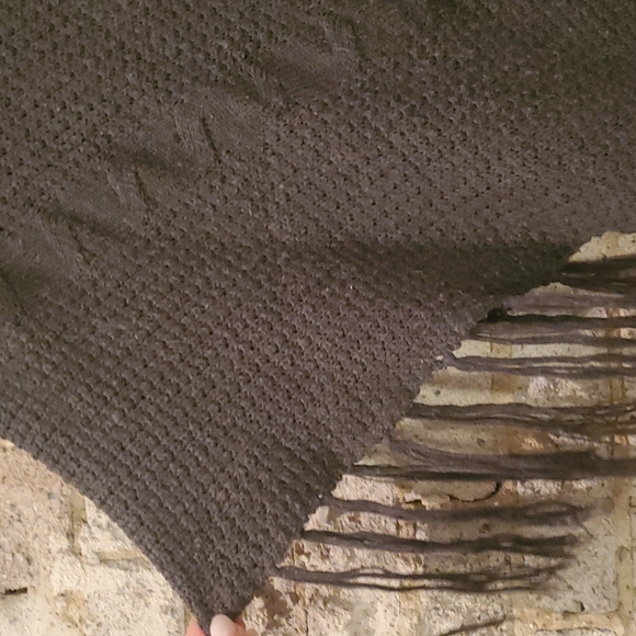 Womens's Charcoal Grey Knit Shall. One size. - Picture 2 of 4